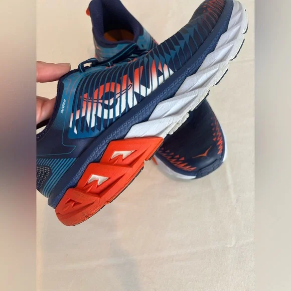 Hoka Arahi Running Shoes (Medieval Blue/Red Orange Color Wave) - Picture 4 of 4